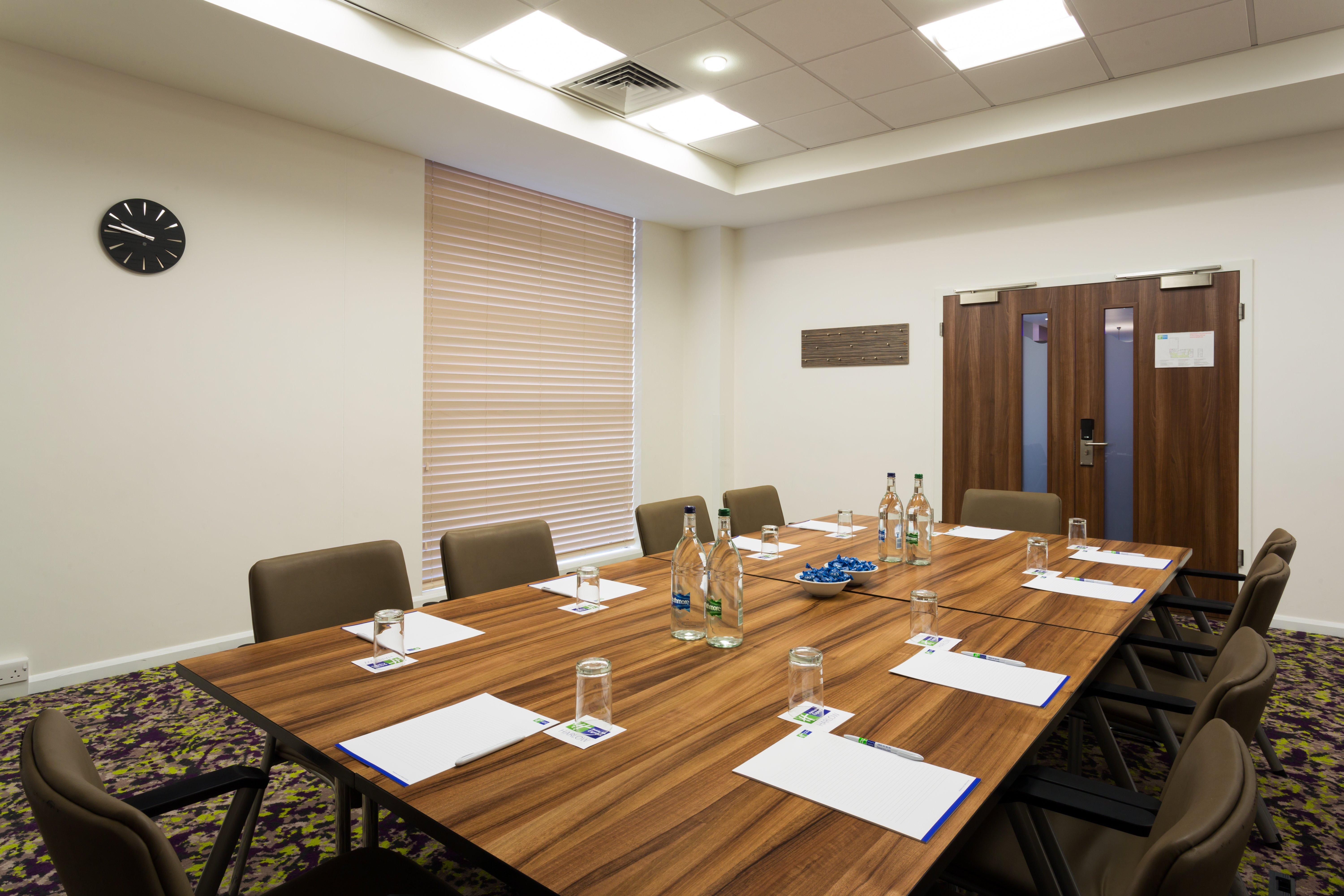 Holiday Inn Express Harlow By Ihg Exteriér fotografie